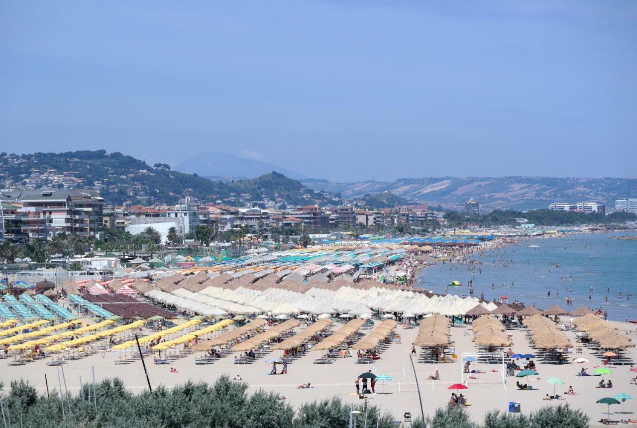 Suites Rome Pescara Bagian luar foto